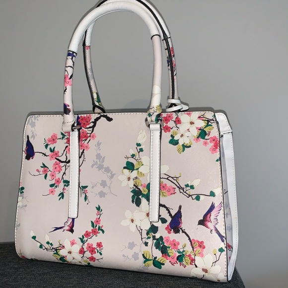 Spring Guess Purse - Picture 3 of 8